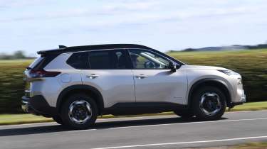 Nissan X-Trail N-Trek e-Power - side