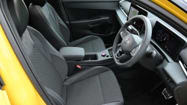 Volkswagen T-Roc - front seats