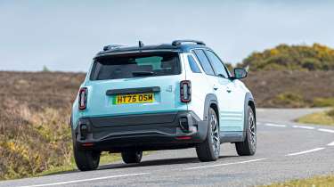 Renault 4 E-Tech Iconic - rear cornering