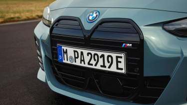 BMW i4 facelift - grille