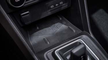 Dacia Sandero facelift - wireless charging