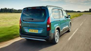 Peugeot E-Rifter - rear tracking