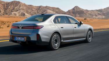 BMW i7 - rear tracking