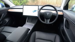 Tesla Model 3 Long Range - cabin