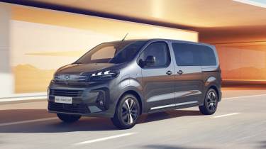 Peugeot E-Traveller - front tracking 