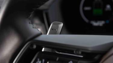 Porsche Panamera Turbo E-Hybrid - steering wheel paddles detail