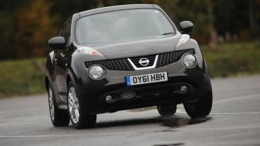 Nissan Juke Acenta Premium front cornering