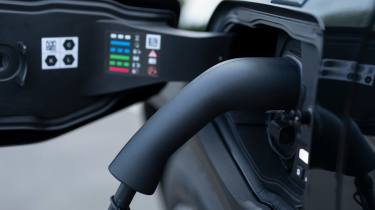 Renault 4 - charging