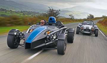 Ariel Atom vs Caterham Seven - front end