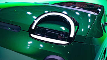 Renault Twingo - studio front light