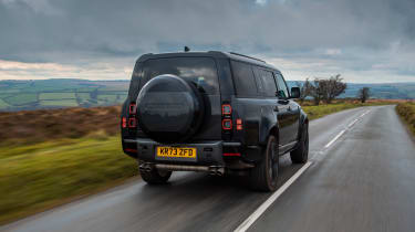 Land Rover Defender 130 P500 AWD - rear tracking