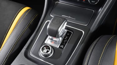 Mercedes-AMG GLA 45 Yellow Night Edition - centre console
