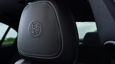 Alfa Romeo Giulia Quadrifoglio long termer - headrest