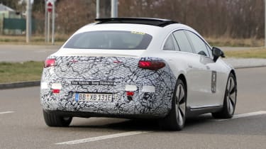 Mercedes EQS facelift (camouflaged) - rear tracking