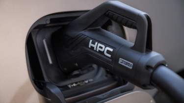 Mercedes VLE - charging