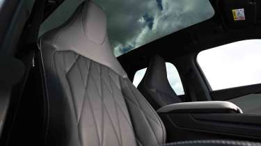 Ford Explorer - front seats (upwards view)