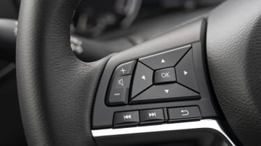 Nissan Juke steering wheel buttons