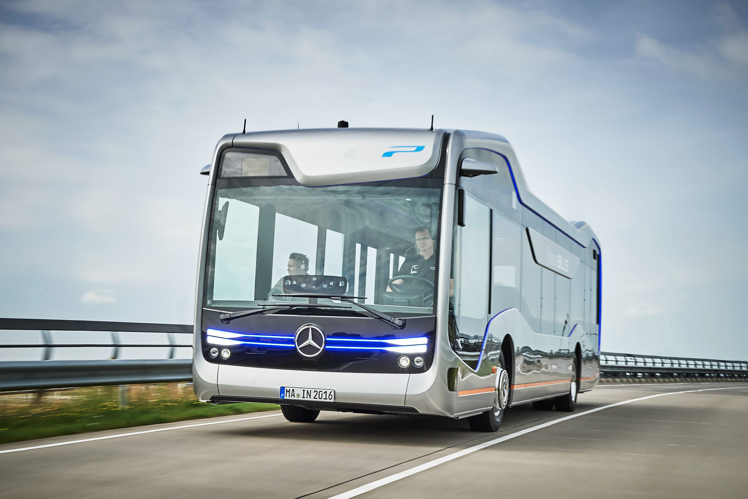 Mercedes Future Bus will make you want to ride the bus 