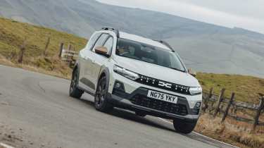Dacia Jogger Hybrid 155 - front cornering