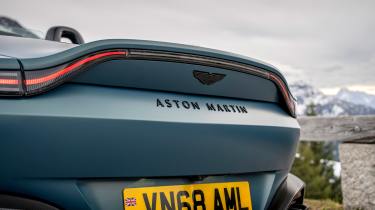 Aston Martin Vantage Roadster - rear light