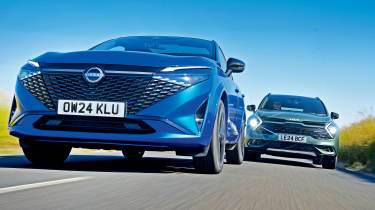 Nissan Qashqai and Kia Sportage - front tracking