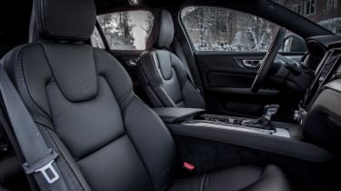 Volvo V60 Cross Country - front seats
