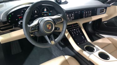 Porsche Taycan - reveal dash