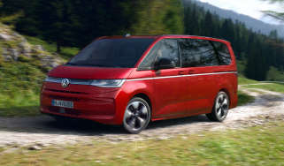 Volkswagen Multivan PHEV - front cornering