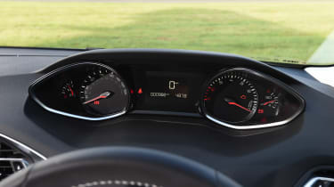 Peugeot 308 - dials
