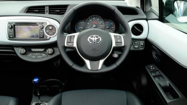 Toyota Yaris Hybrid dash