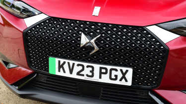 Volvo EX30 vs DS 3 E-Tense - DS 3 E-Tense front grille 