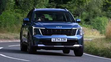 Kia Sorento - front cornering, alt
