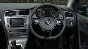 VW Golf 2.0 TDI SE interior