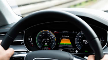 Audi A8 60 TFSI e - dials