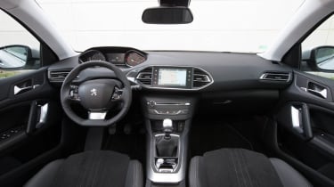 Peugeot-308-SW-estate-interior