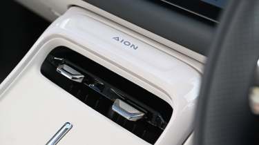 Aion V - vents