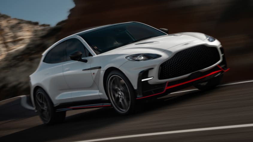 Aston Martin DBX S - спереди