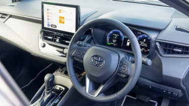 Toyota Corolla facelift - cabin