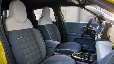 Fiat Grande Panda La Prima - front seats