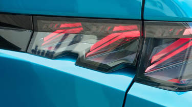 Peugeot 3008 Hybrid - tail light