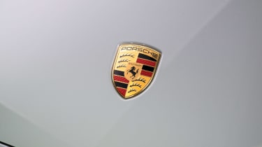Porsche Taycan facelift - badge