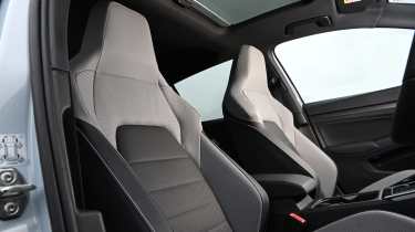 Volkswagen Golf GTE vs Toyota Prius - Golf GTE front seats