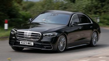 Mercedes S-Class S 580 e - front cornering