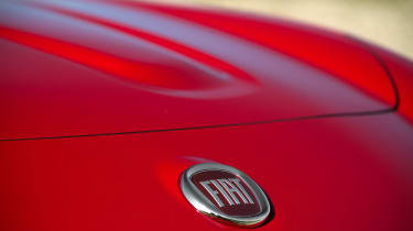 Fiat 124 Spider - Fiat badge