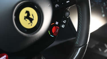 Ferrari Amalfi - drive mode switch