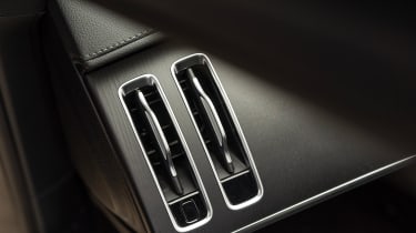 BMW 7 Series vs Mercedes S-Class - Mercedes air conditioning vents