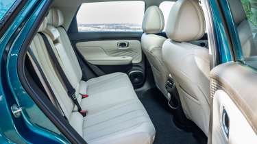 Aion UT - rear seats
