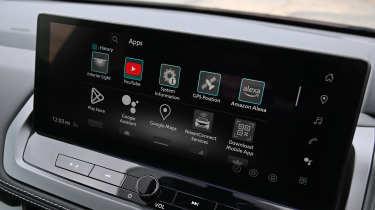 Nissan Qashqai e-Power - infotainment screen 