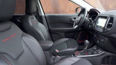 Jeep Compass Trailhawk - front seats
