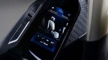 BMW i7 - rear controls